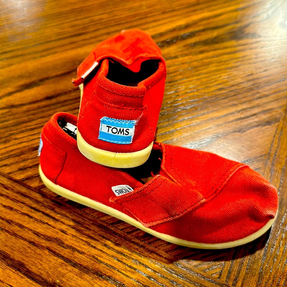 Toddler size T10 TOMS shoes in red